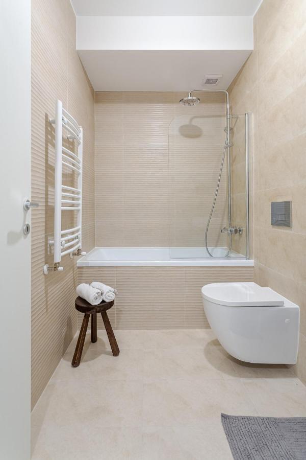 Il Lago - Azur - Cozy Luxurious Smart Home By The Lake Voluntari エクステリア 写真