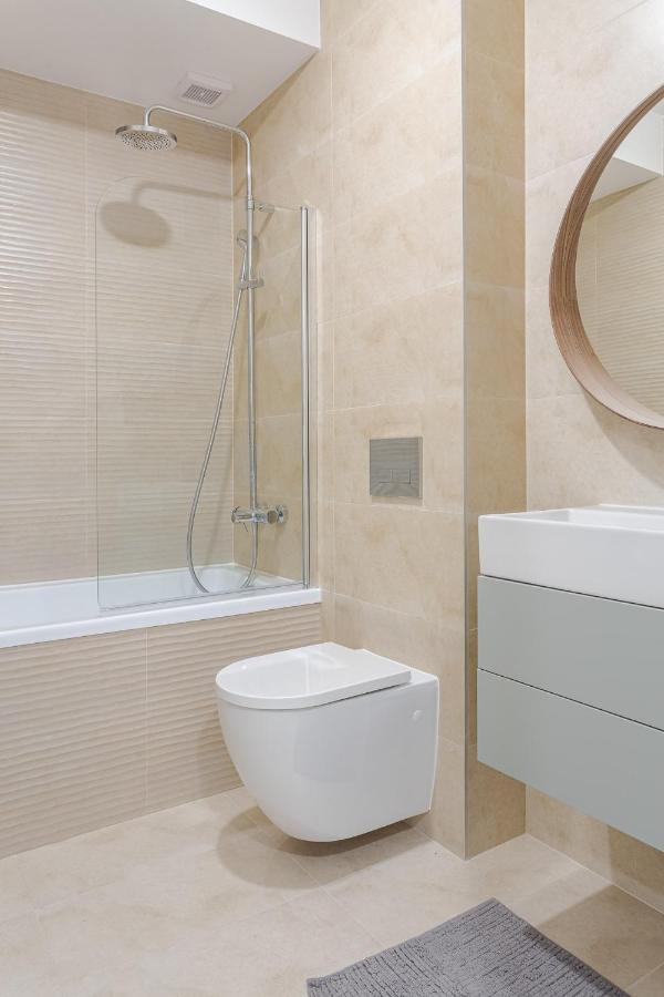 Il Lago - Azur - Cozy Luxurious Smart Home By The Lake Voluntari エクステリア 写真