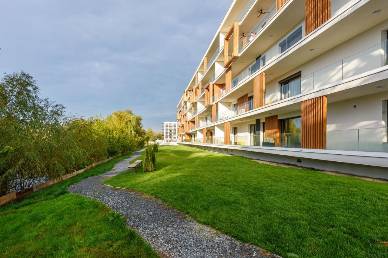 Il Lago - Azur - Cozy Luxurious Smart Home By The Lake Voluntari エクステリア 写真