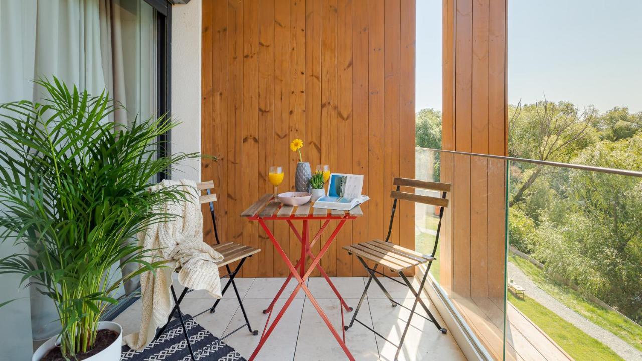 Il Lago - Azur - Cozy Luxurious Smart Home By The Lake Voluntari エクステリア 写真
