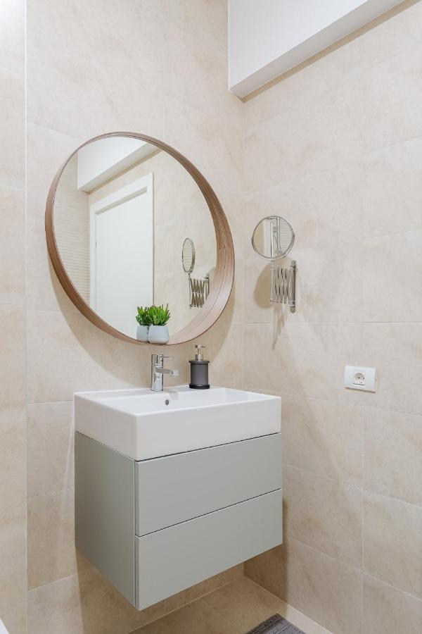 Il Lago - Azur - Cozy Luxurious Smart Home By The Lake Voluntari エクステリア 写真